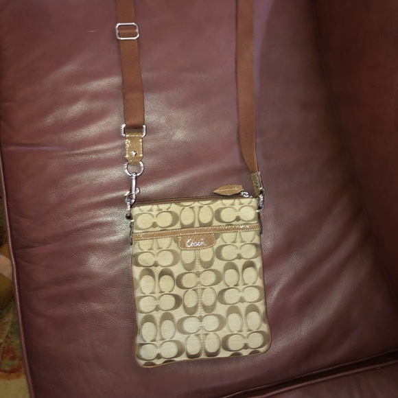 Coach Handbags - Classic Coach Crossbody